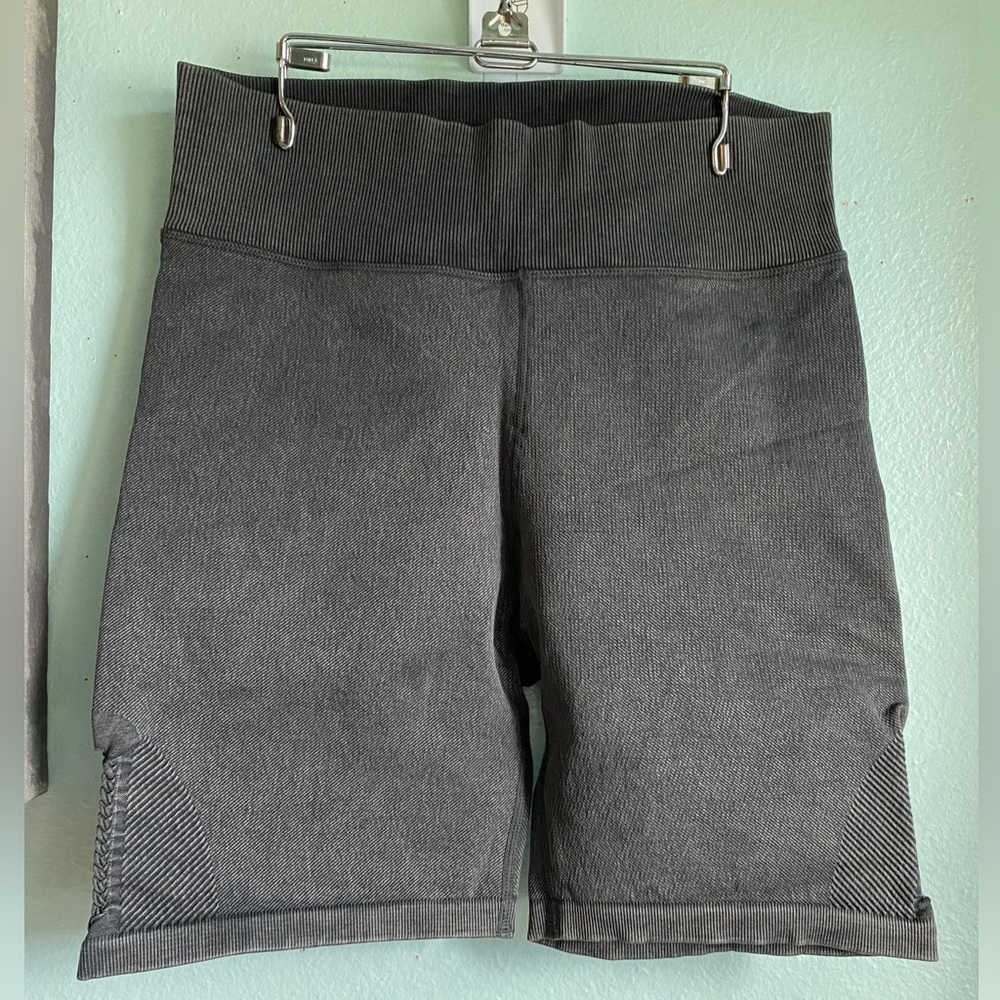 Offline by aerie bike shorts with side details. Size xl